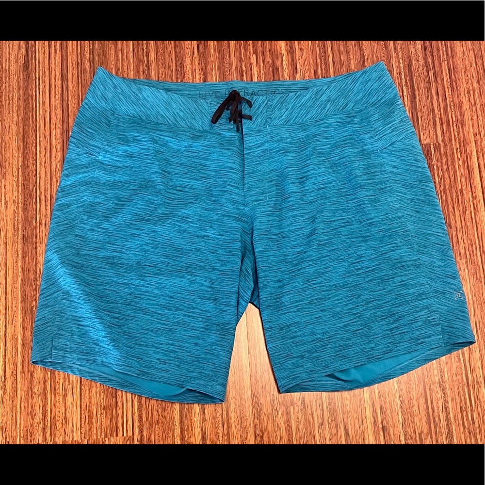 Lululemon board shorts size 40 EUC